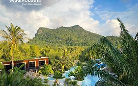 Warehouse18 Pool Cafe Resort